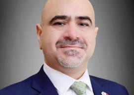 { رئيس جامعة البحرين.