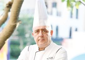 { الشيف علي إسماعيل.