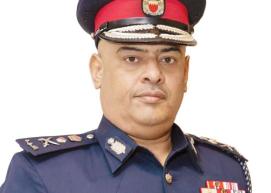  رئيس الأمن العام.