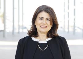 { وفاء منصوري.