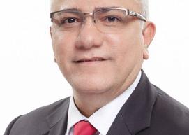 علي البقالــي.