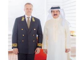 جلالة الملك المعظم خلال استقباله السفير الروسي.