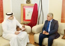  د. أكبر جعفري خلال الحوار مع «أخبار الخليج».