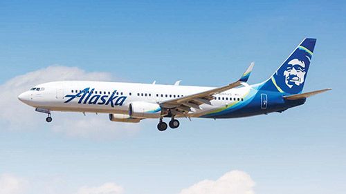 «سنموت جميعا».. محاولة فتح باب طائرة تثير ذعر الركاب