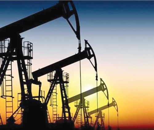 أسعار النفط تنخفض و«برنت» يسجل 61.96 دولارا للبرميل