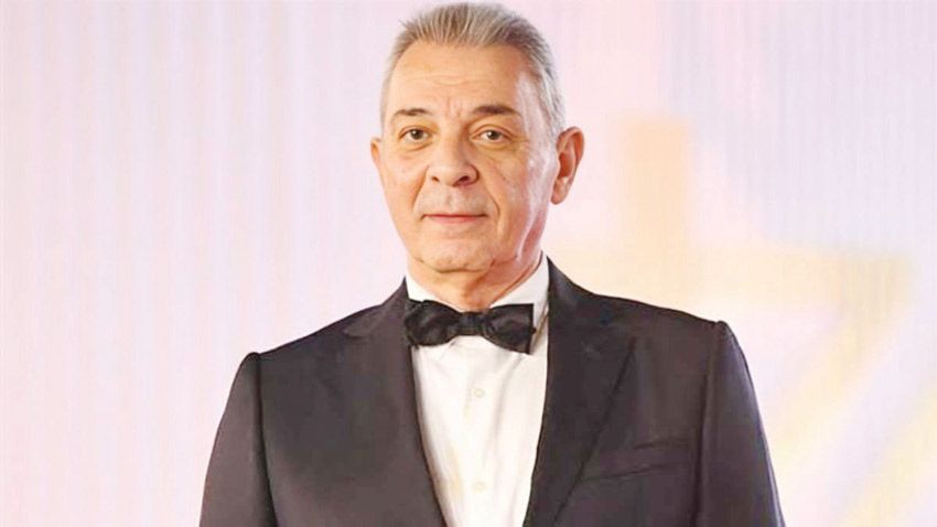 نقل الفنان محمود حميدة إلى المستشفى بسبب وعكة قلبية