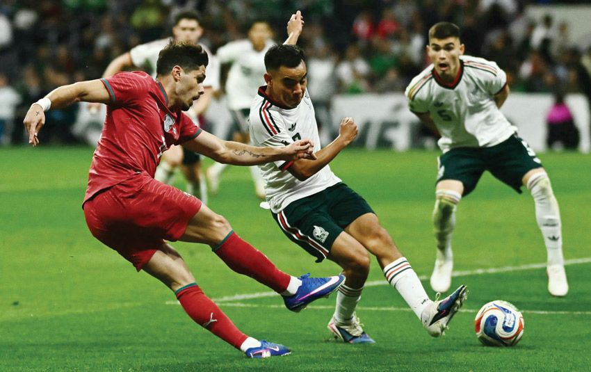 Bóng Đá: Bất Ngờ Tại Azteca, Bồ Đào Nha Bị Mexico Cầm Hòa 0-0