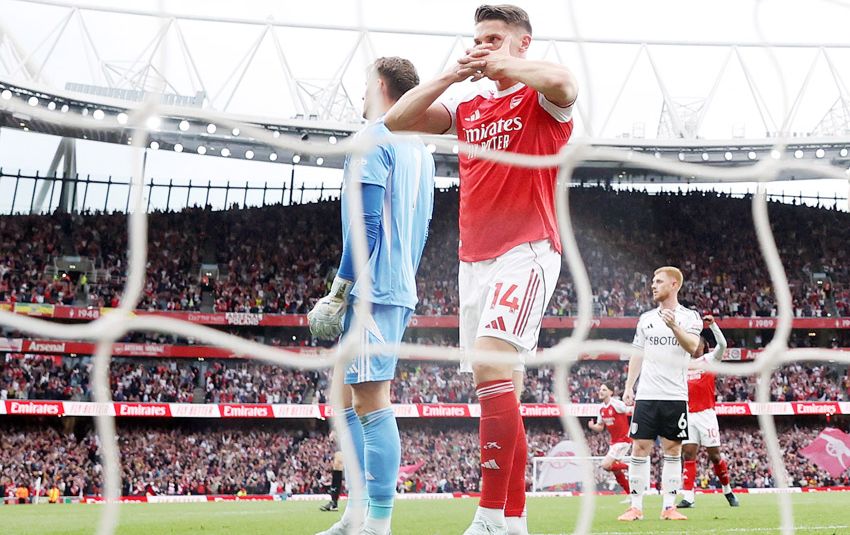 Arsenal siết chặt ngôi đầu bảng với đại thắng 3-0 trước Fulham