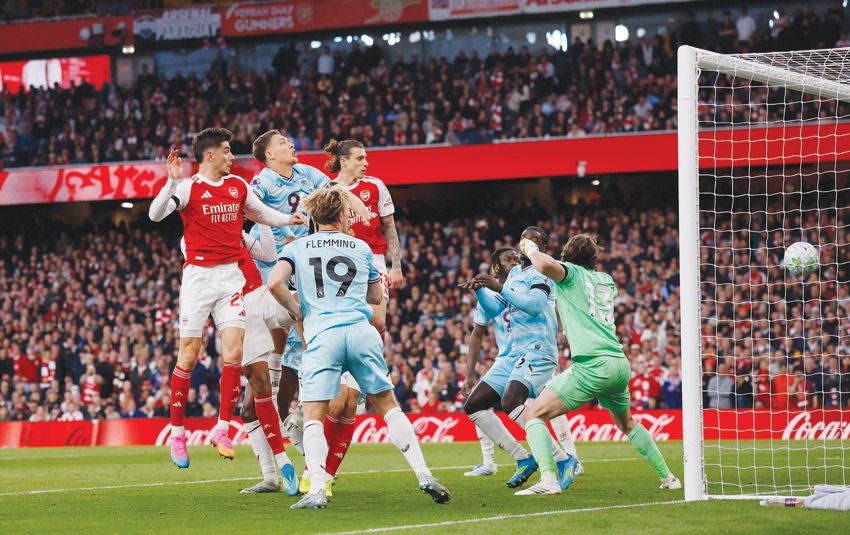 Arsenal chỉ còn một bước tới chức VĐQG sau 22 năm chờ đợi