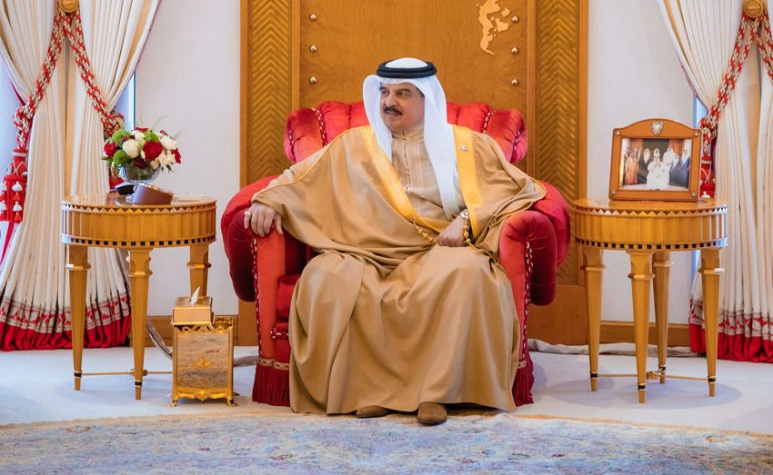 جلالة الملك المعظم يتلقى مزيدًا من برقيات العهد والولاء من عددٍ من العائلات والأسر البحرينية الكريمة