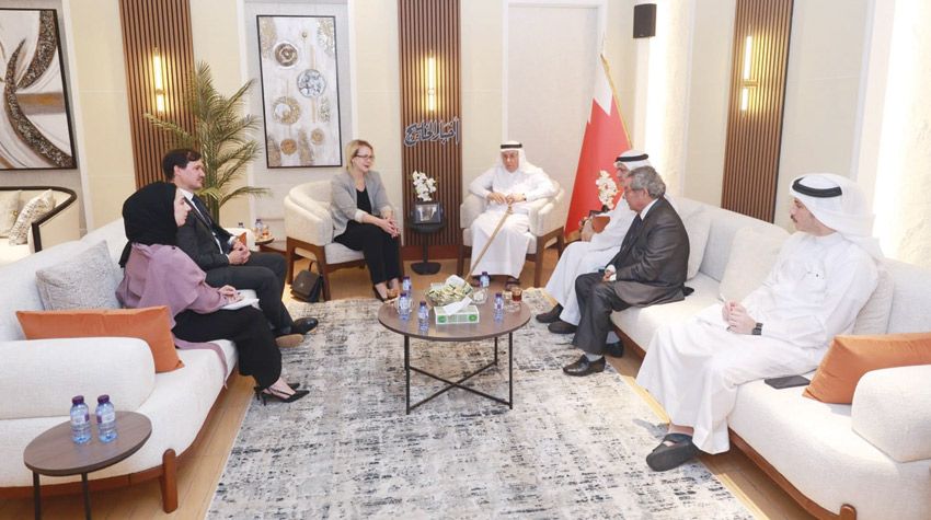 السفيرة الأمريكية تزور «أخبار الخليج».. وتؤكد:الولايات المتحدة لن تتخلى عن حلفائها